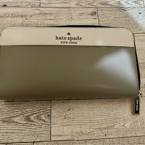 Kate Spade Staci Nimbus Gray and White Zip Large Wallet